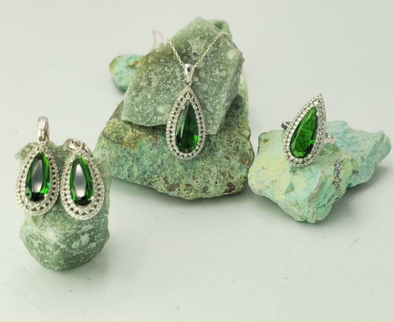 Su Damlası Modeli Kök Zümrüt & Zirkon Set