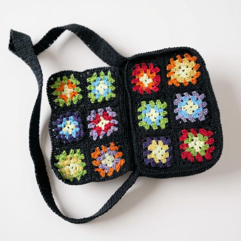 Motifli Siyah Rafya El Çantası – Renkli El Yapımı Motifli Tasarım - Görsel 3