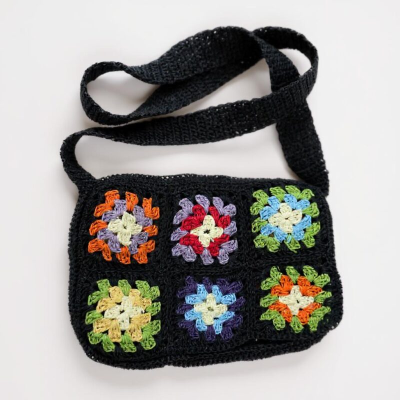 Motifli Siyah Rafya El Çantası – Renkli El Yapımı Motifli Tasarım